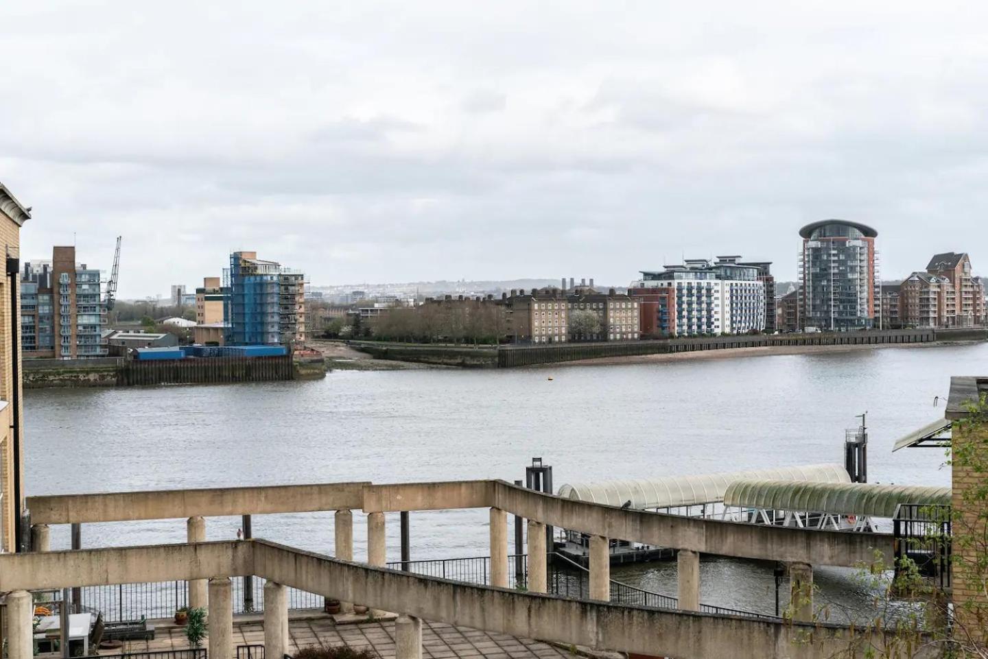 Sunny Maisonette With Views Over Canary Wharf, ลอนดอน ภายนอก รูปภาพ