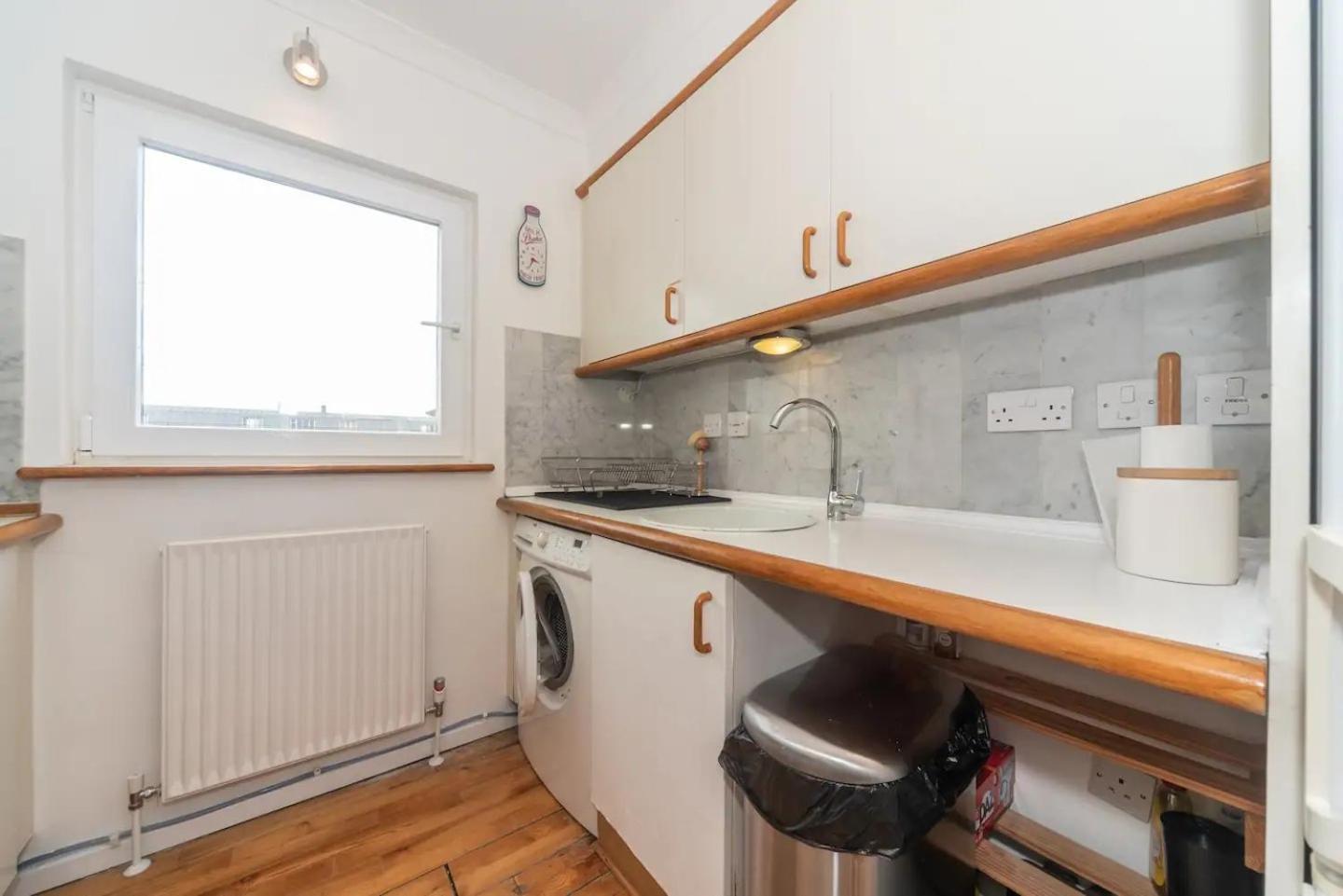 Sunny Maisonette With Views Over Canary Wharf, ลอนดอน ภายนอก รูปภาพ