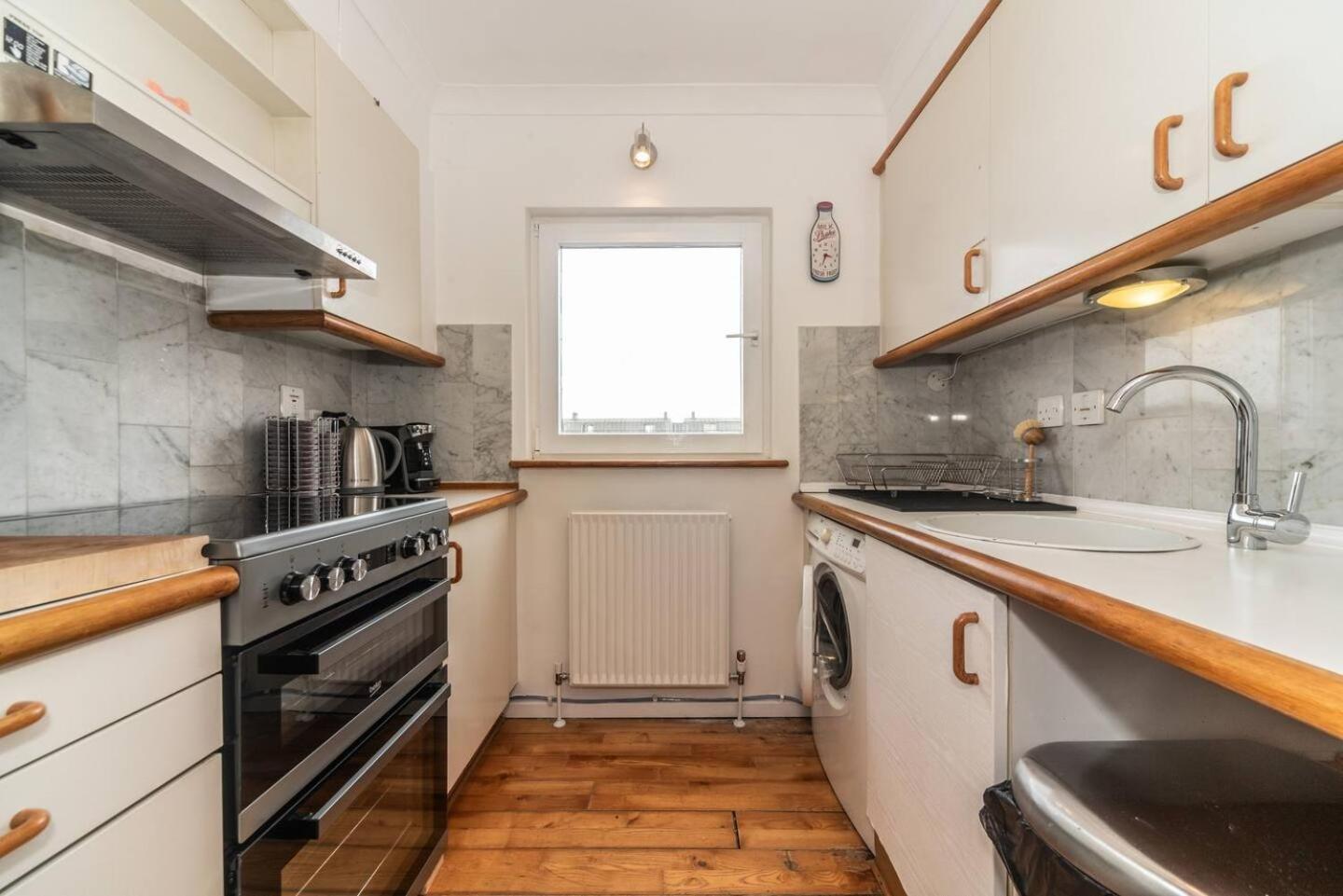 Sunny Maisonette With Views Over Canary Wharf, ลอนดอน ภายนอก รูปภาพ