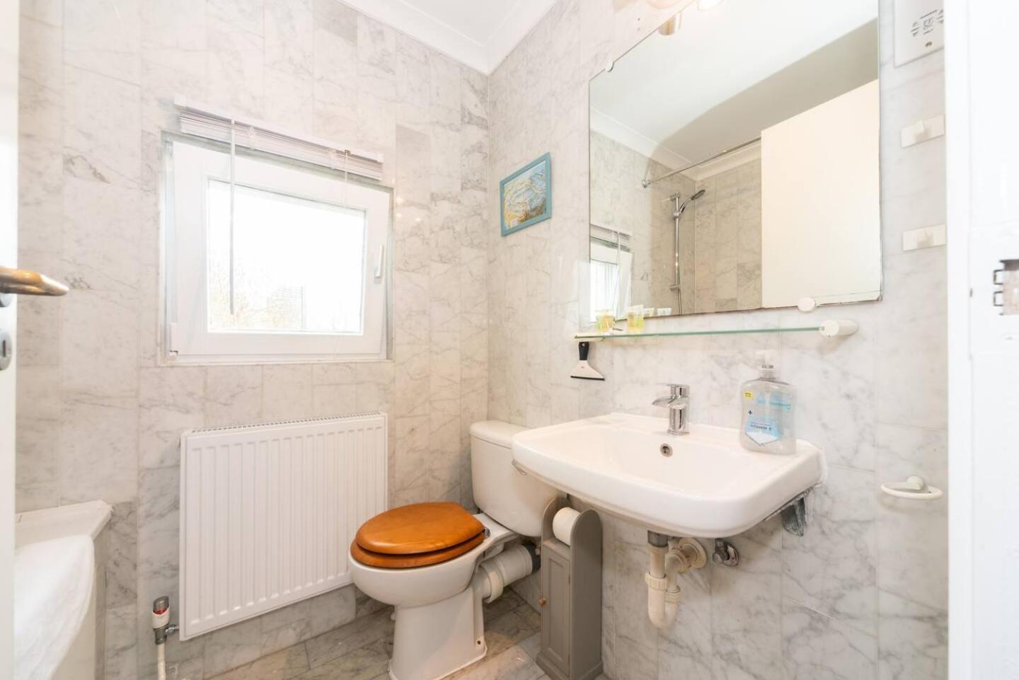 Sunny Maisonette With Views Over Canary Wharf, ลอนดอน ภายนอก รูปภาพ