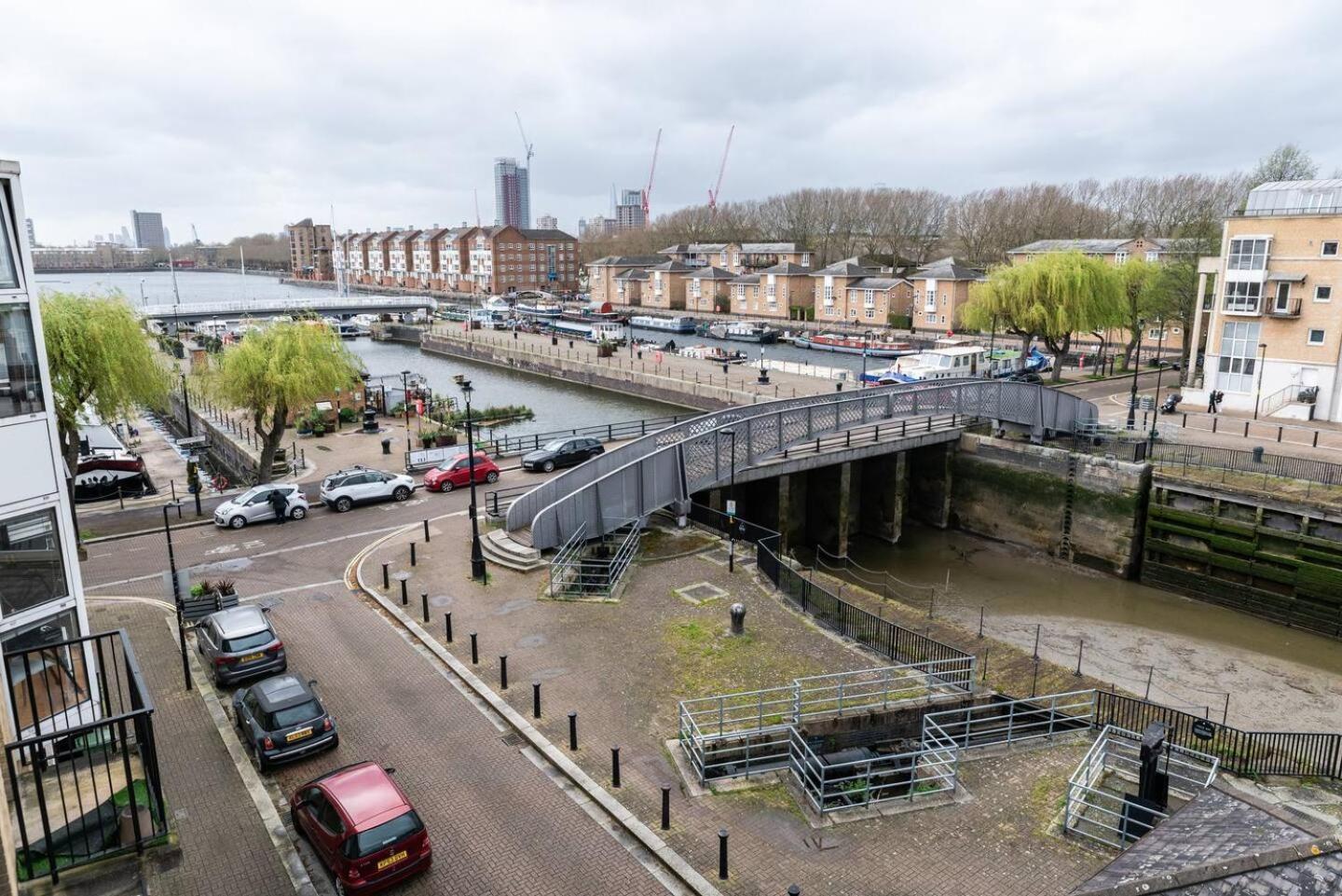 Sunny Maisonette With Views Over Canary Wharf, ลอนดอน ภายนอก รูปภาพ