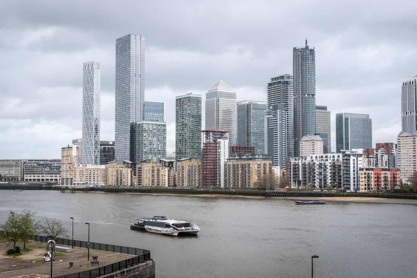Sunny Maisonette With Views Over Canary Wharf, ลอนดอน ภายนอก รูปภาพ